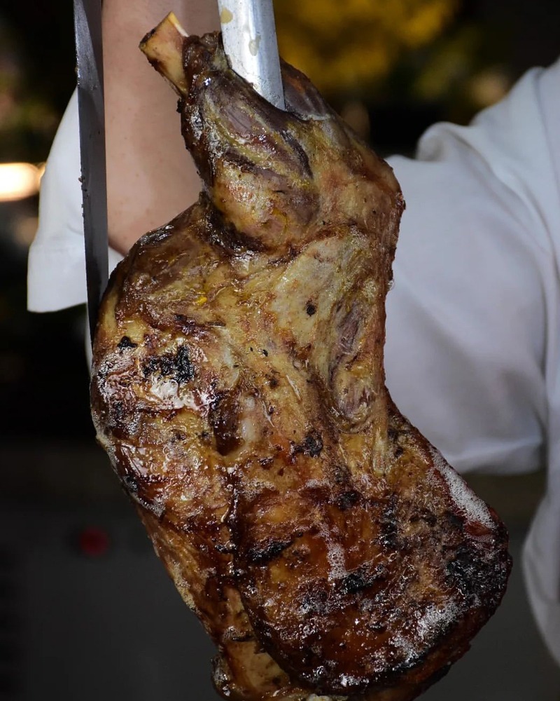 Corte de carne nobre servido na Fogo Nobre