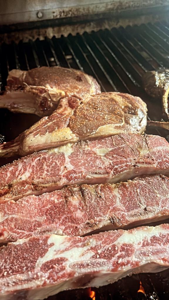 Interior da Churrascaria Fogo Nobre com ambiente acolhedor