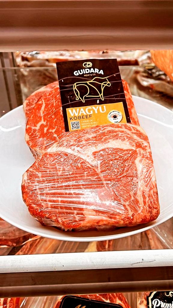 Salão de atendimento da Churrascaria Fogo Nobre
